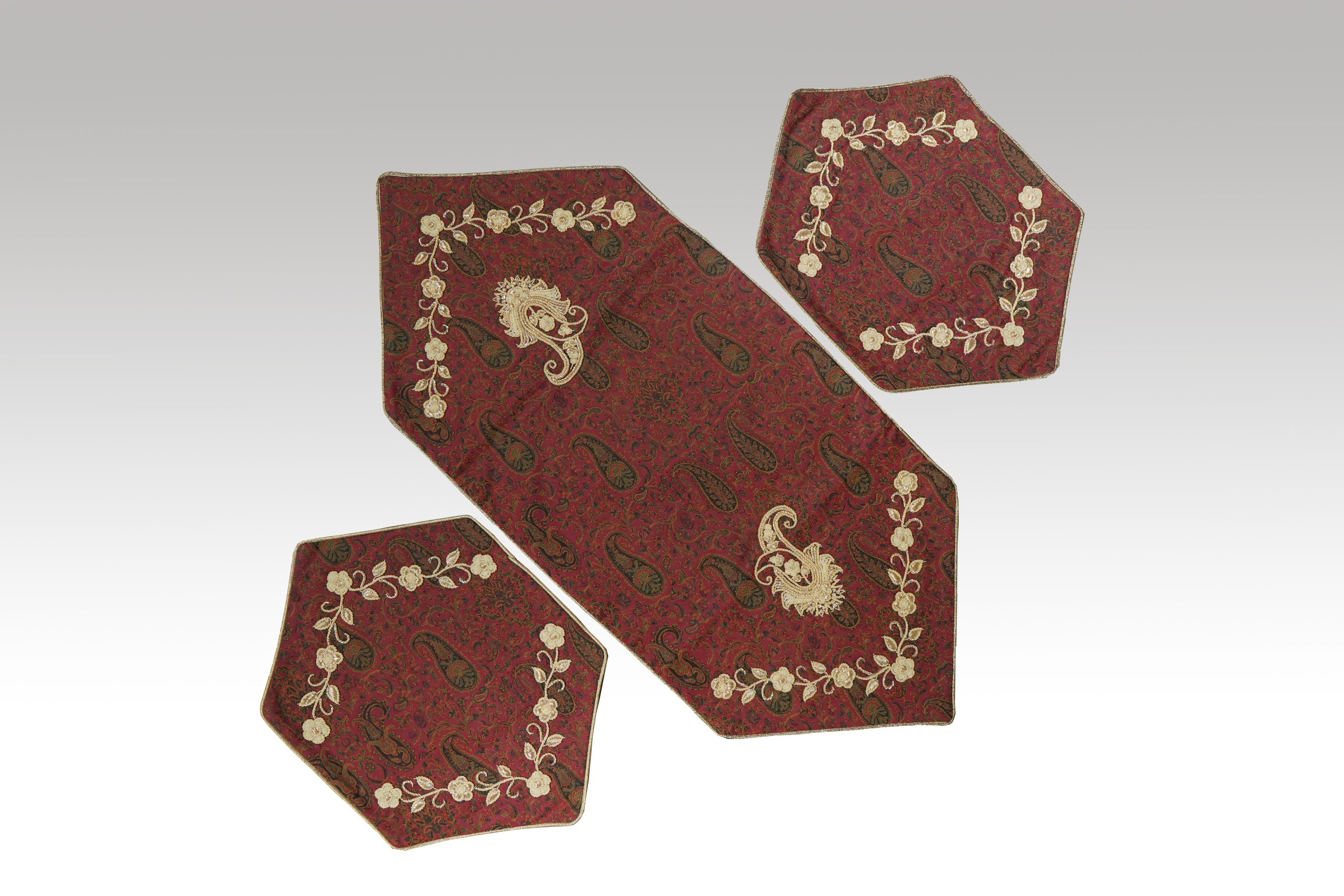 ترمه ابریشم رضایی سرمهدوزی و منجوقدوزی