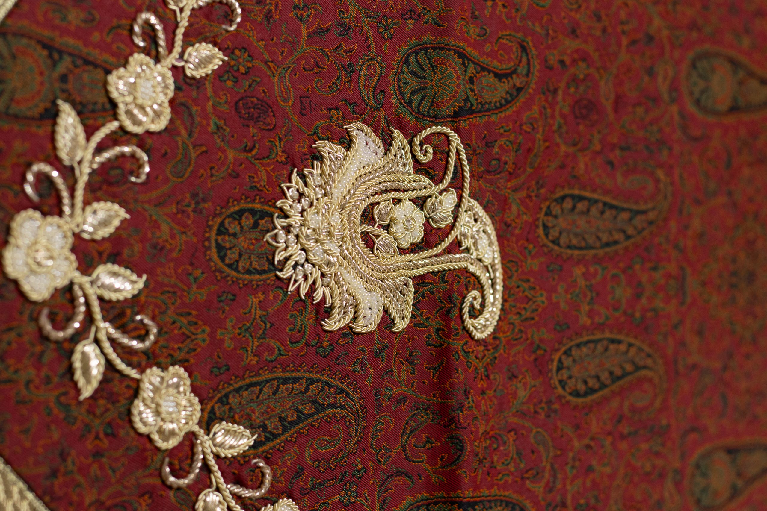 ترمه ابریشم رضایی سرمهدوزی و منجوقدوزی