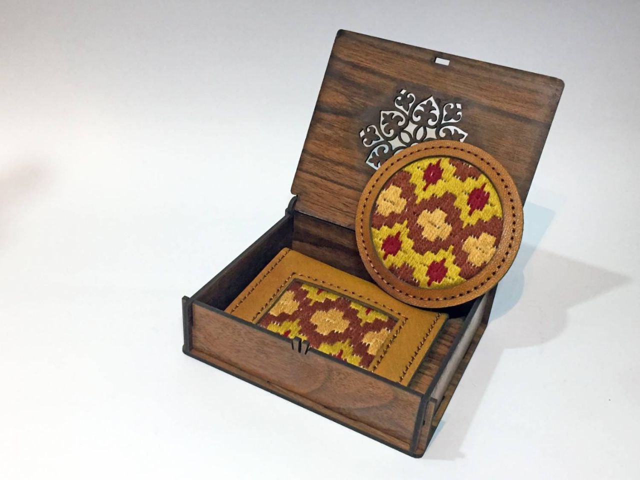 جاکارتی و آیینه جیبی چرمی دستدوز