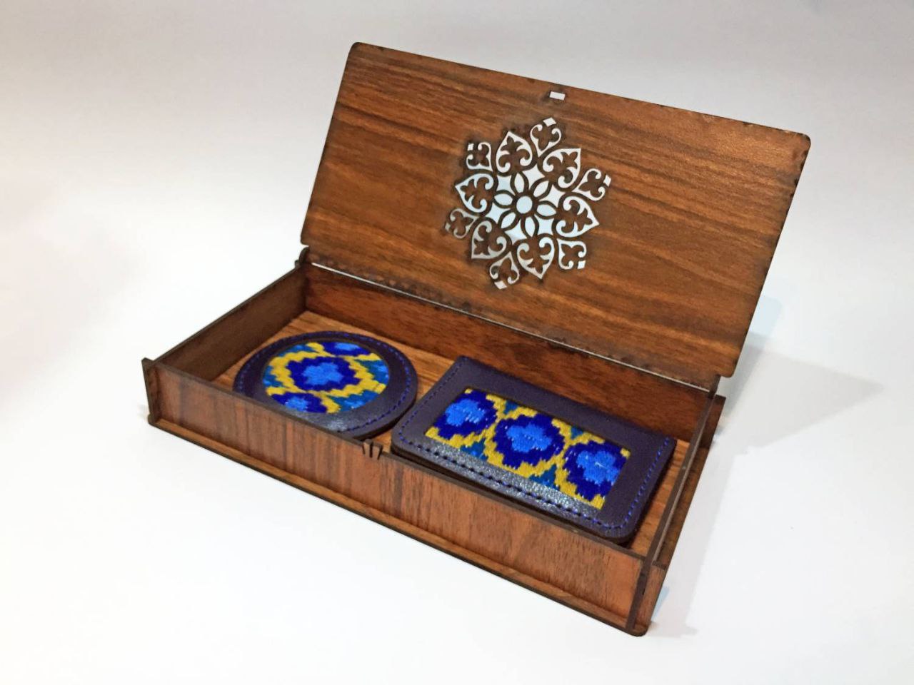 جاکارتی و آیینه جیبی چرمی دستدوز