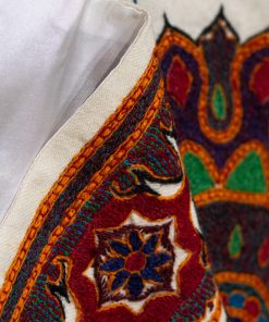 رومیزی پتهدوزی دستدوز طرح بتهجقه در ابعاد ۹۵×۹۵ سانتیمتر